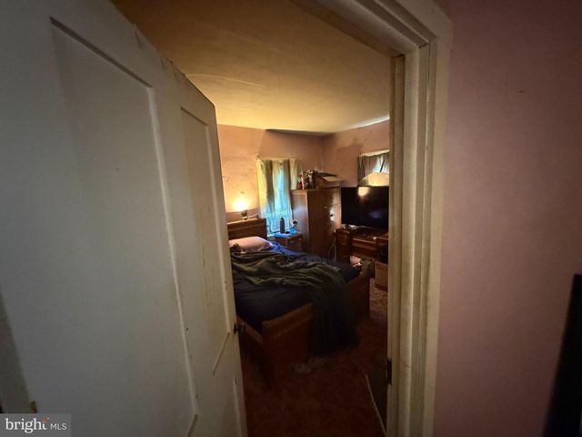 8 YORK ST, Spring Grove, PA 17362