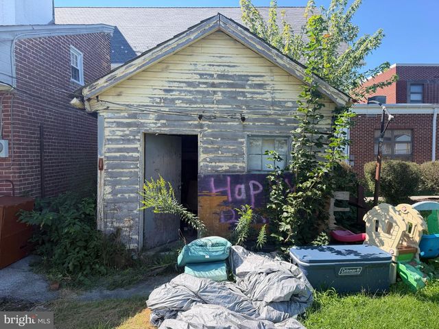 8 YORK ST, Spring Grove, PA 17362