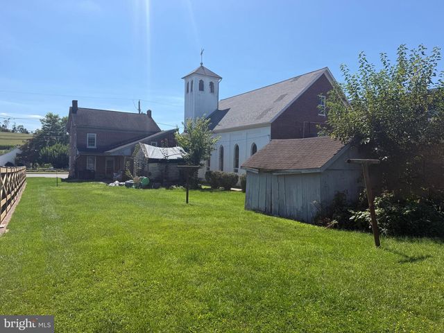 8 YORK ST, Spring Grove, PA 17362