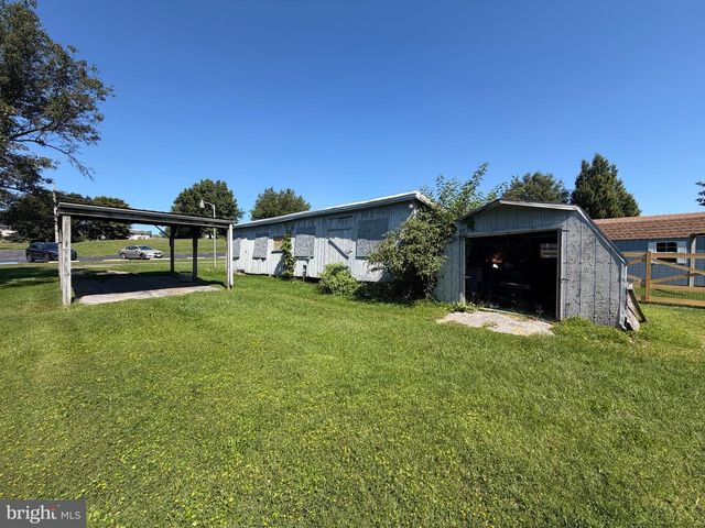 8 YORK ST, Spring Grove, PA 17362