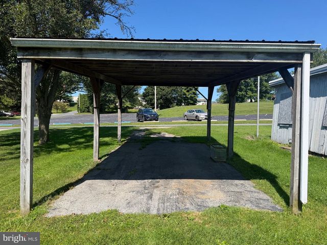 8 YORK ST, Spring Grove, PA 17362