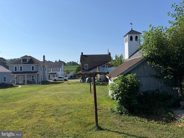 8 YORK ST, Spring Grove, PA 17362