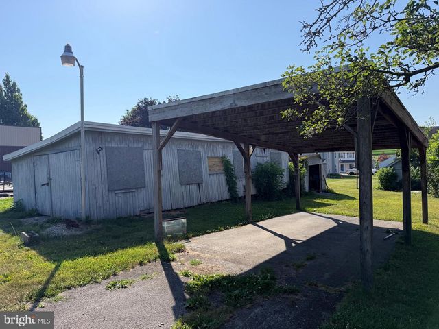 8 YORK ST, Spring Grove, PA 17362