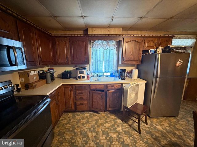 8 YORK ST, Spring Grove, PA 17362
