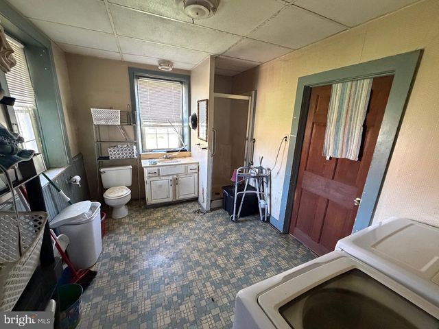 8 YORK ST, Spring Grove, PA 17362