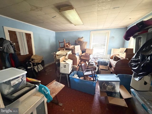 8 YORK ST, Spring Grove, PA 17362