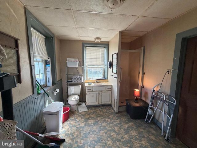 8 YORK ST, Spring Grove, PA 17362