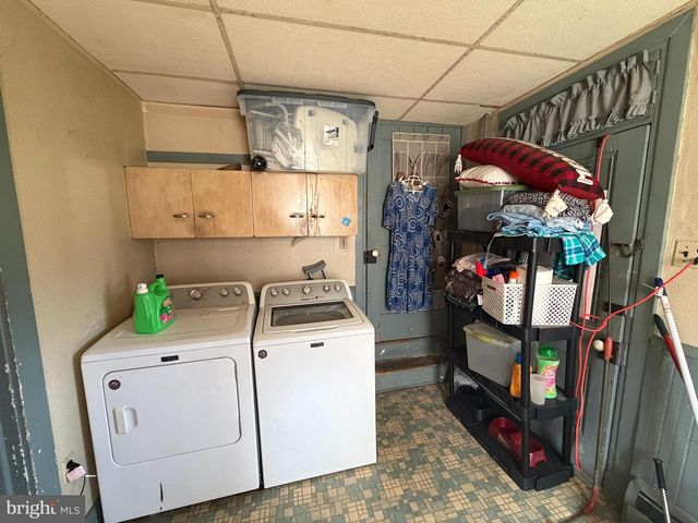 8 YORK ST, Spring Grove, PA 17362