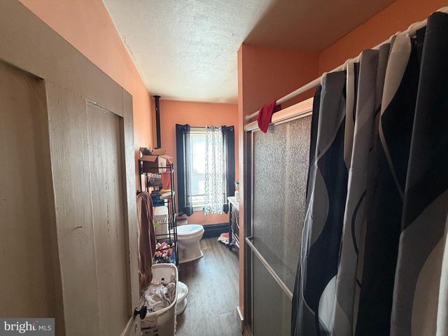 8 YORK ST, Spring Grove, PA 17362