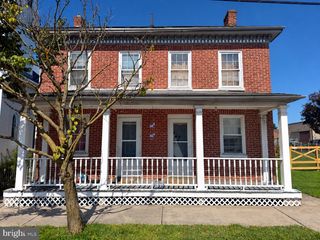 8 YORK ST, Spring Grove, PA 17362