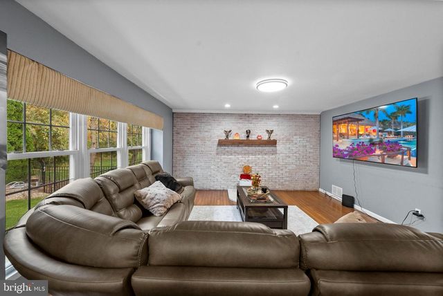 40 DOE DR, Hamilton, NJ 08620