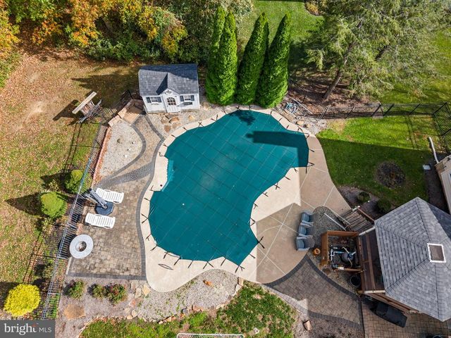 40 DOE DR, Hamilton, NJ 08620