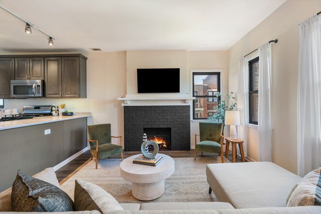 824 Hinman Avenue 3N, Evanston, IL 60202