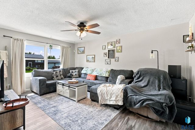 602 E Walnut St Street, Harrisburg, SD 57032