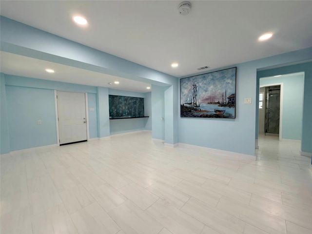 1006 Redfish Street, Bayou Vista, TX 77563