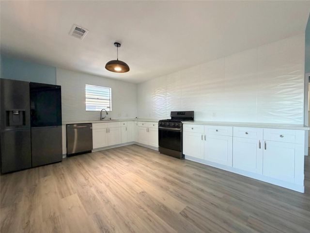 1006 Redfish Street, Bayou Vista, TX 77563