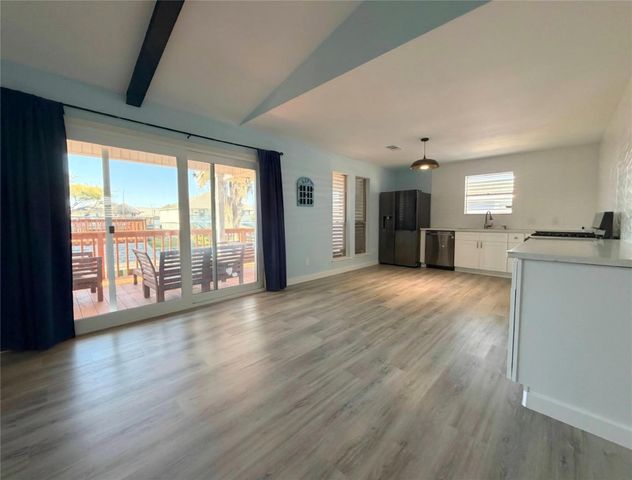 1006 Redfish Street, Bayou Vista, TX 77563