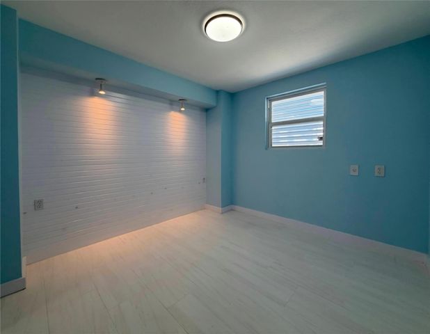 1006 Redfish Street, Bayou Vista, TX 77563