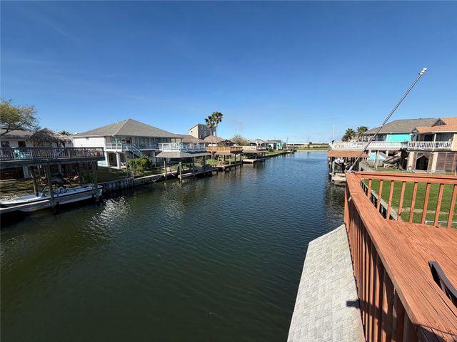 1006 Redfish Street, Bayou Vista, TX 77563