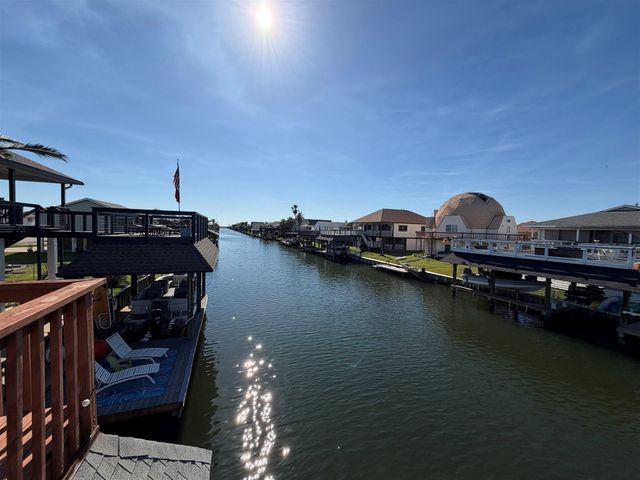 1006 Redfish Street, Bayou Vista, TX 77563