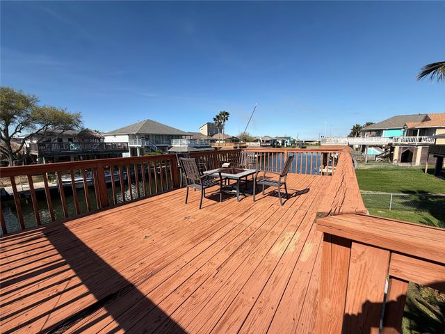 1006 Redfish Street, Bayou Vista, TX 77563