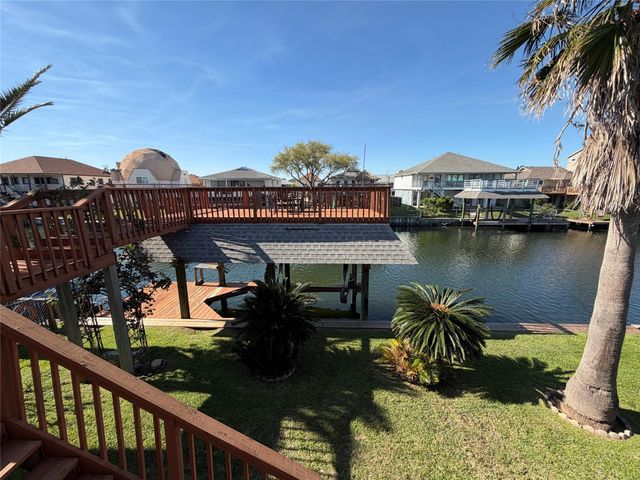 1006 Redfish Street, Bayou Vista, TX 77563