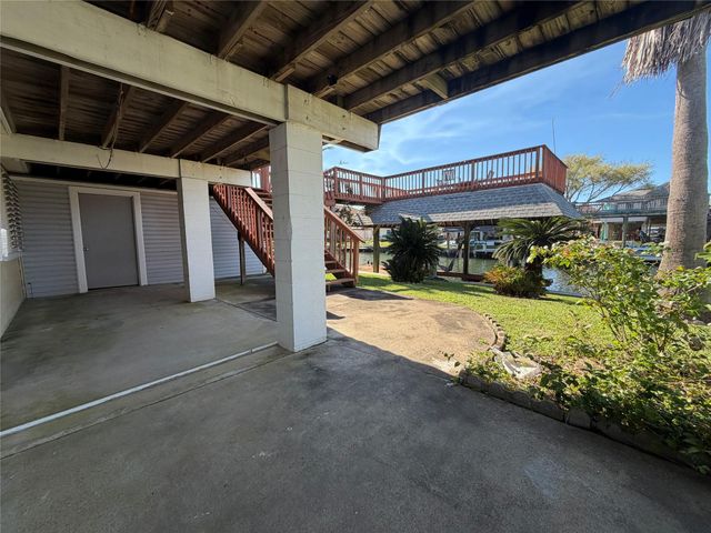 1006 Redfish Street, Bayou Vista, TX 77563