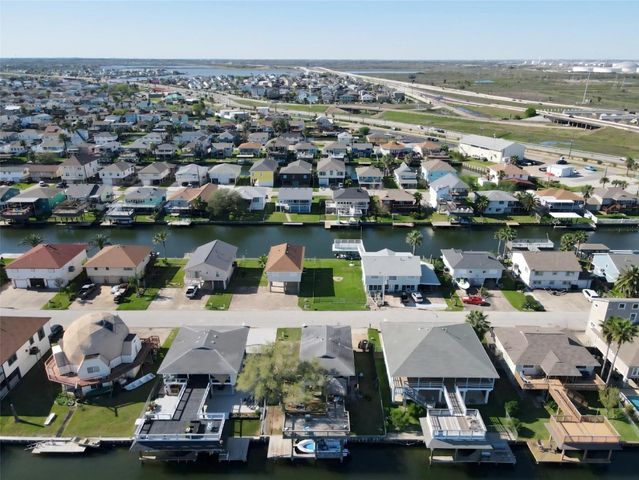 1006 Redfish Street, Bayou Vista, TX 77563