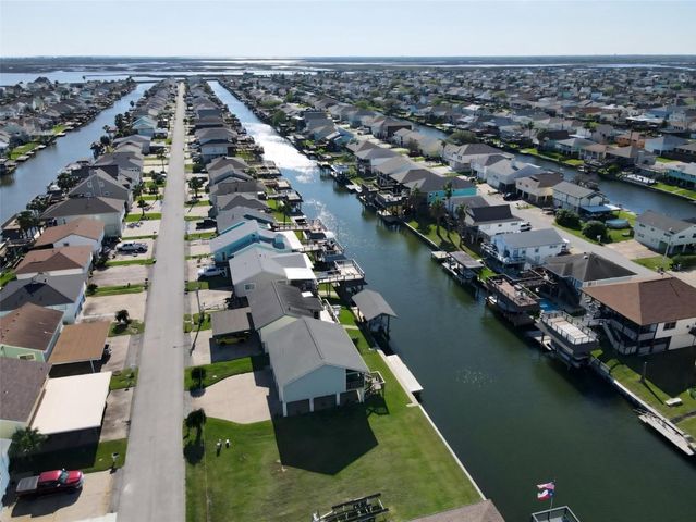 1006 Redfish Street, Bayou Vista, TX 77563