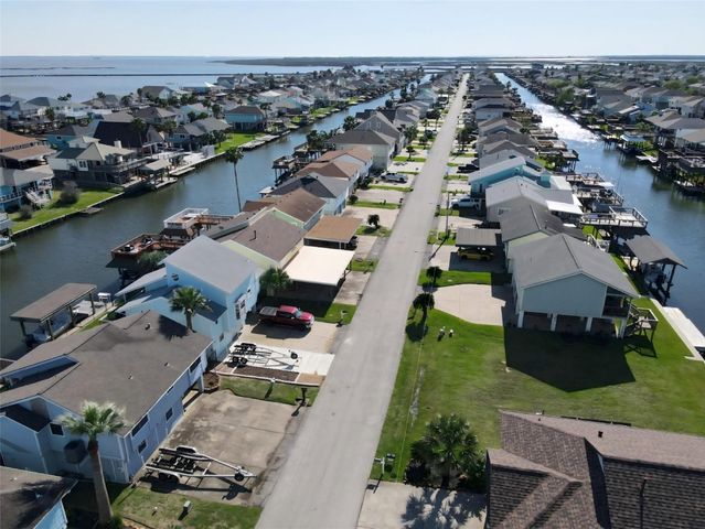 1006 Redfish Street, Bayou Vista, TX 77563