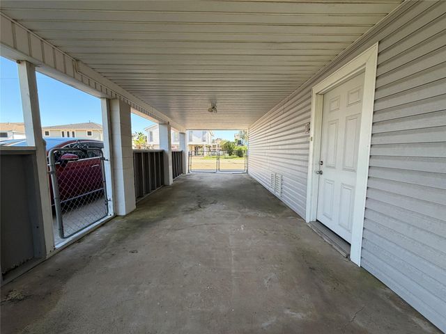 1006 Redfish Street, Bayou Vista, TX 77563