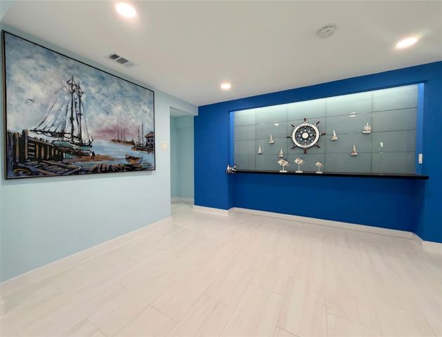 1006 Redfish Street, Bayou Vista, TX 77563