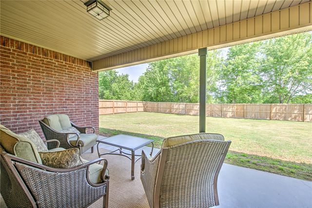 2210 SW Juniper, Bentonville, AR 72713