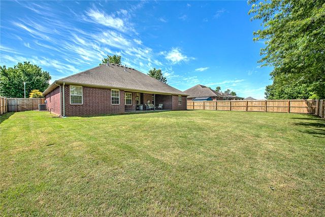 2210 SW Juniper, Bentonville, AR 72713