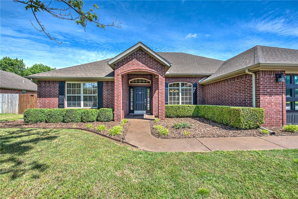 2210 SW Juniper, Bentonville, AR 72713