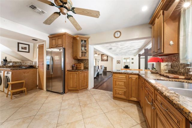 325 Bayberry Dr, Plantation, FL 33317