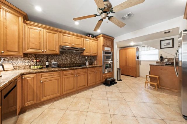 325 Bayberry Dr, Plantation, FL 33317