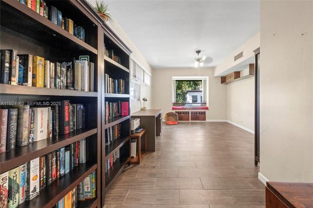 325 Bayberry Dr, Plantation, FL 33317