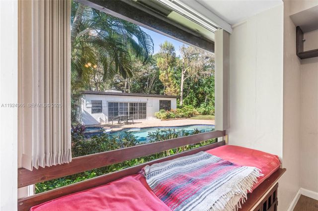 325 Bayberry Dr, Plantation, FL 33317