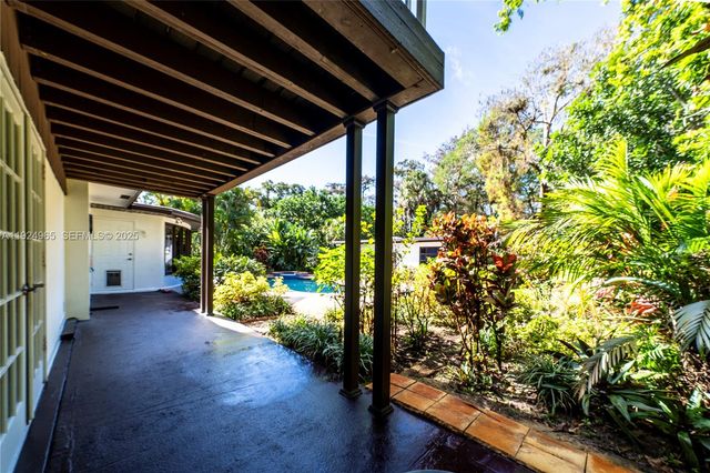 325 Bayberry Dr, Plantation, FL 33317