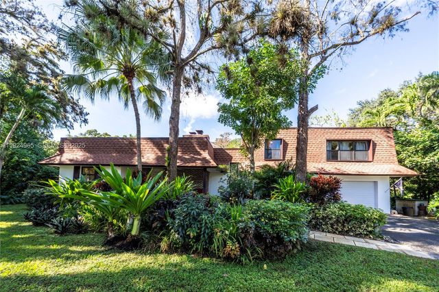 325 Bayberry Dr, Plantation, FL 33317
