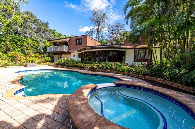 325 Bayberry Dr, Plantation, FL 33317