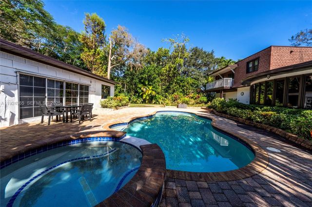 325 Bayberry Dr, Plantation, FL 33317