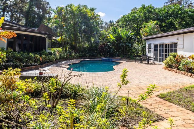 325 Bayberry Dr, Plantation, FL 33317