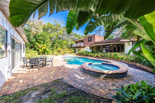 325 Bayberry Dr, Plantation, FL 33317