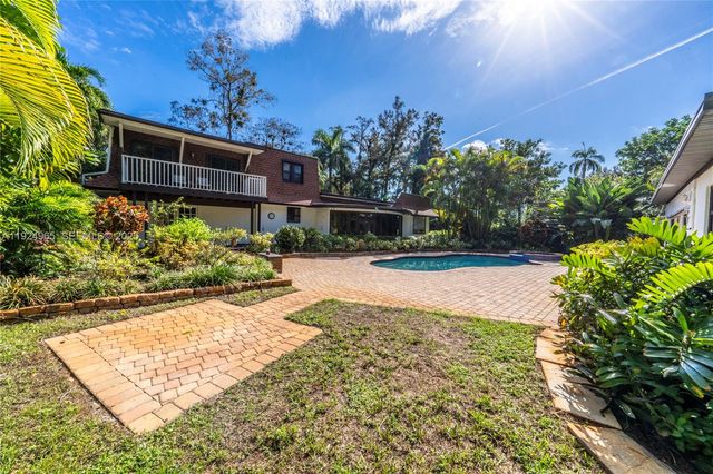 325 Bayberry Dr, Plantation, FL 33317