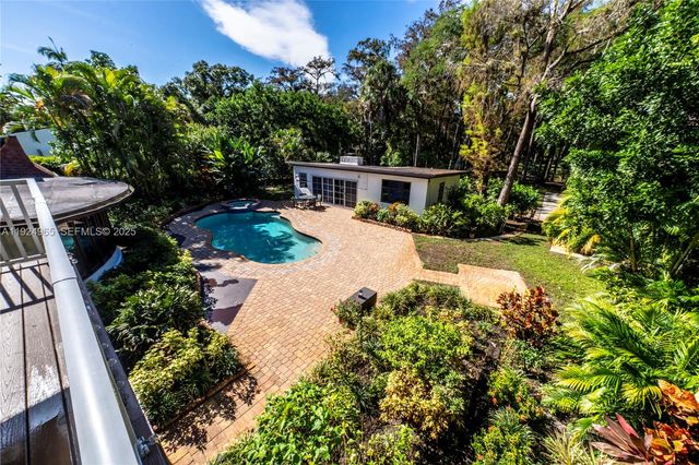 325 Bayberry Dr, Plantation, FL 33317