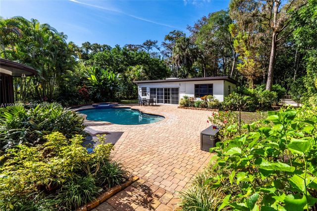 325 Bayberry Dr, Plantation, FL 33317