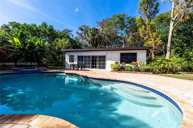 325 Bayberry Dr, Plantation, FL 33317