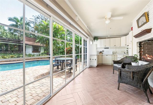 325 Bayberry Dr, Plantation, FL 33317